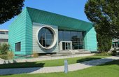 Warmes Brauchwasser wird im Eibelstädter Verlagsgebäude per Abwärme-Wärmepumpe erzeugt. (Foto: krick.com GmbH + Co.KG)
