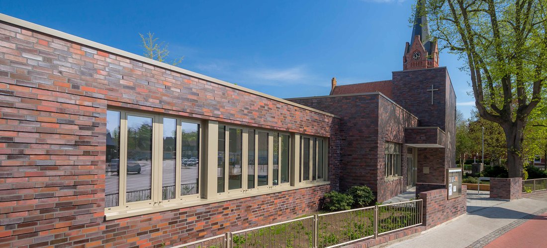 Das neue Kirchengemeindezentrum im Bremer Stadtteil Huchting wird seit Oktober 2019 mit einer Erdwärmeheizung beheizt. (Foto: Günter Dantz, St. Georg)
