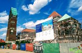 Unter der Mathildenhöhe in Darmstadt wird ein Wasserreservoir genutzt, um das Ausstellungsgebäude mit Wärmepumpen zu Heizen und Kühlen. (Foto: waermepumpe-regional.de)