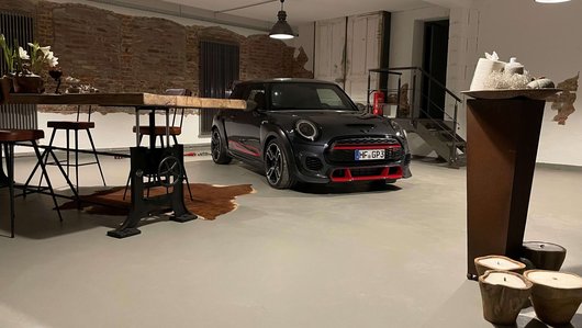 Die ehemalige Zigarrenfabrik in Bünde wurde mit einer Gas-Wärmepumpe modernisiert. Neben einem Wohnbereich zogen in Bünde auch ein Showroom sowie ein Büro- und Empfangsbereich ein. (Foto: Remeha GmbH, Emsdetten) Die ehemalige Zigarrenfabrik in Bünde wurde mit einer Gas-Wärmepumpe modernisiert. Neben einem Wohnbereich zogen in Bünde auch ein Showroom sowie ein Büro- und Empfangsbereich ein. (Foto: Remeha GmbH, Emsdetten)