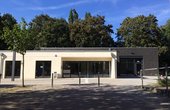 Im Pfarrheim St. Josef in Duisburg wurde eine Luft-Wasser-Wärmepumpe verbaut (hier: Ansicht der Eingangsseite). (Foto: Eberl & Lohmeyer Architekten GbR)