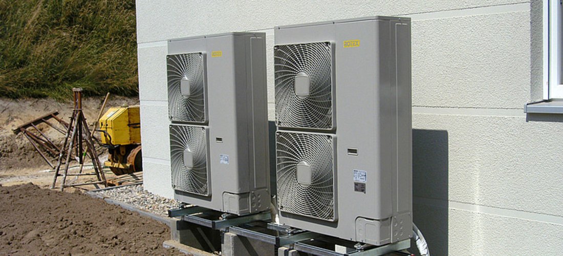 Außeneinheiten der 14-kW-Wärmepumpen Foto: Rotex