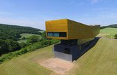 Die Arche Nebra wird ohne fossile Energien allein mit Erdwärme geheizt und gekühlt und ohne Klimageräte belüftet. (Copyright: Arche Nebra, Foto: S. Schellhorn)