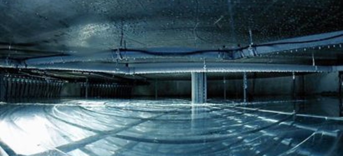 Das Besondere an der Technik des Eisspeichers ist, dass ein Teil der Heizwärme aus Eis stammt, genauer gesagt aus der sogenannten Kristallisationsenergie. Sie wird frei, wenn Wasser zu Eis gefriert. Foto: Viessmann/Leitec
