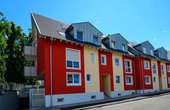 Im Zusammenspiel mit der Gas-Brennwerttherme Condens 9000i sichert die Grundwasser-Wärmepumpe nun höchsten Heizungs- und Warmwasserkomfort in den insgesamt 14 Wohnungen des Neubaus. Foto: Bosch