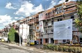 Die Heilbronner Wohnanlage wurde im Rahmen des dena-Modellvorhabens "Effizienzhäuser" energieeffizient saniert. (Foto: dena/ Futterer-Lonhard)