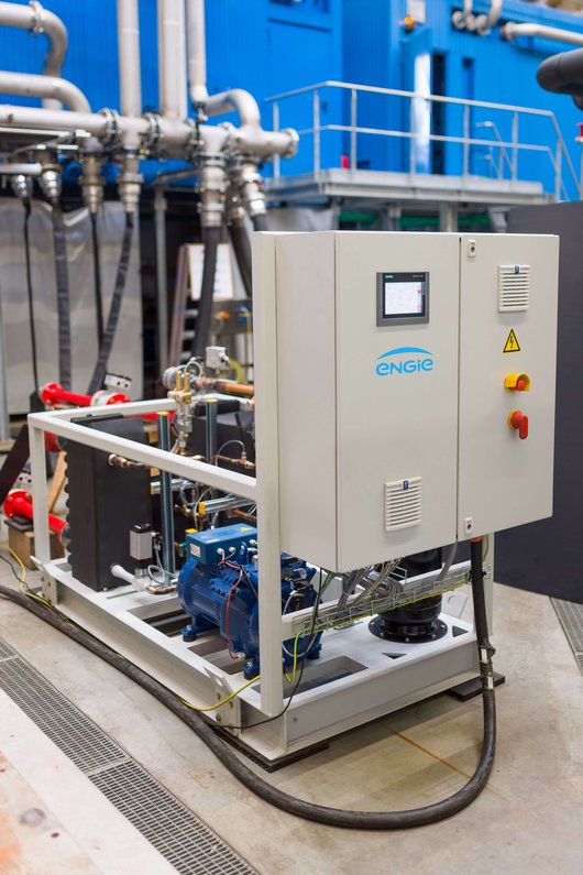 Die thermeco2-Hochtemperatur-Wärmepumpe von ENGIE Refrigeration - auf dem Teststand im ENGIE-Werk in Lindau am Bodensee - sorgt für die nachhaltige Serverkühlung im Landratsamt Ludwigsburg. (19 Millimeter Diffusionsdichteisolierung). (Foto: ENGIE Refrigeration) Die thermeco2-Hochtemperatur-Wärmepumpe von ENGIE Refrigeration - auf dem Teststand im ENGIE-Werk in Lindau am Bodensee - sorgt für die nachhaltige Serverkühlung im Landratsamt Ludwigsburg. (19 Millimeter Diffusionsdichteisolierung). (Foto: ENGIE Refrigeration)