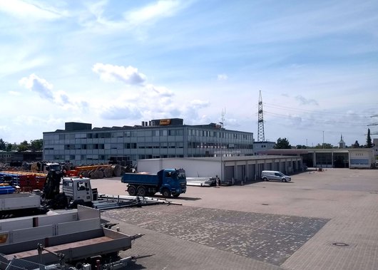 Unternehmenssitz und Zentrale der e-netz Südhessen GmbH & Co. KG im Dornheimer Weg in Darmstadt (Foto: waermepumpe-regional.de) Unternehmenssitz und Zentrale der e-netz Südhessen GmbH & Co. KG im Dornheimer Weg in Darmstadt (Foto: waermepumpe-regional.de)