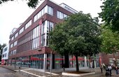 Im Kreissparkassen-Center Bergedorfer Straße in Geesthacht sorgt eine Erdwärme-Wärmepumpe für die Beheizung der rund 7.500 m2 Fläche. (Foto: waermepumpe-regional.de)