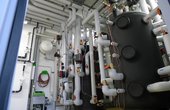 (Ein)Blick in den Heizraum des TWK (Foto: TWK – Test- und Weiterbildungszentrum Wärmepumpen und Kältetechnik GmbH)