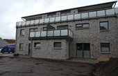 Das Mehrfamilienhaus in Büsum wird mit einer Wärmepumpe mit Erdwärmesonden versorgt (Foto: Bundesverband Wärmepumpe)