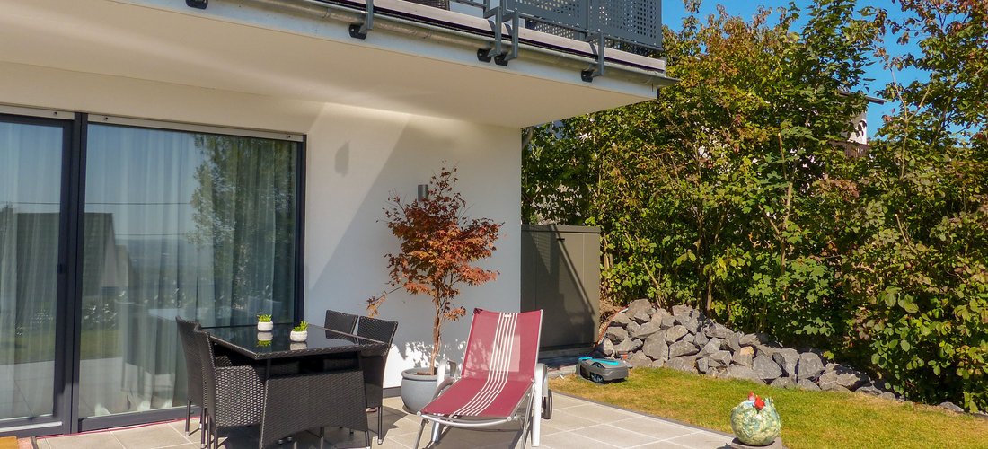 In einem Ferienhaus im idyllischen Eifelort Nickenich am Laacher See kommt modernste Technik nicht nur bei der Unterhaltungselektronik zum Einsatz. Foto: Börsch