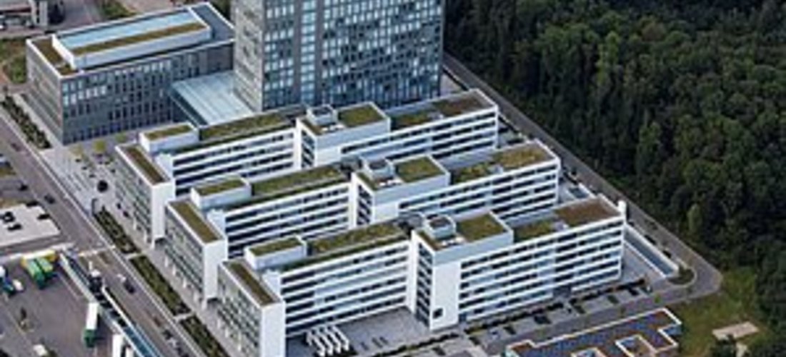 Im Süden von Stuttgart hat sich das Energieversorgungsunternehmen EnBW auf einem Grund-stück von rund 35.000 qm ein zentrales Verwaltungsgebäude errichtet. Foto: BWP/EnBW 