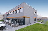 Außenansicht des neuen TWK – Test- und Weiterbildungszentrum Wärmepumpen und Kältetechnik in Stutensee (Foto: TWK – Test- und Weiterbildungszentrum Wärmepumpen und Kältetechnik GmbH)