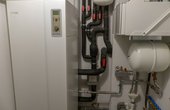 In der Heizperiode wird diese Wärme mithilfe der Wärmepumpe dem Erdreich entzogen, auf Wohlfühltemperatur gebracht und zur Beheizung und Warmwasserbereitung des Hotels genutzt. Foto: BWP