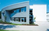 Im Stuttgarter Bürogebäude OWP 11 werden mittels Erdwärmesonden und monovalenter Wärmepumpe Erdwärme für die Beheizung und Kühlung genutzt. (Foto: Drees & Sommer AG)