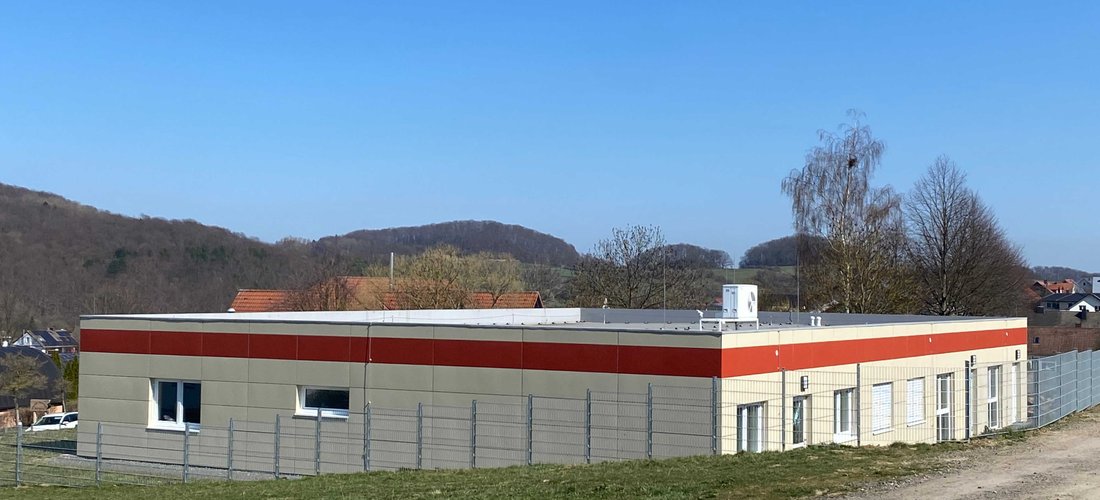 Die Erweiterung des Kindergartens in Habichtswald-Dörnberg wird mit einer Wärmepumpe versorgt (Foto: waermepumpe-regional.de)