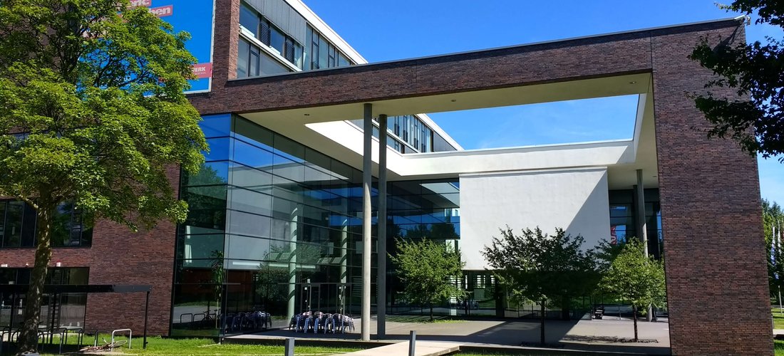 Haupteingang des Elbcampus in Hamburg-Harburg (Foto: waermepumpe-regional.de)