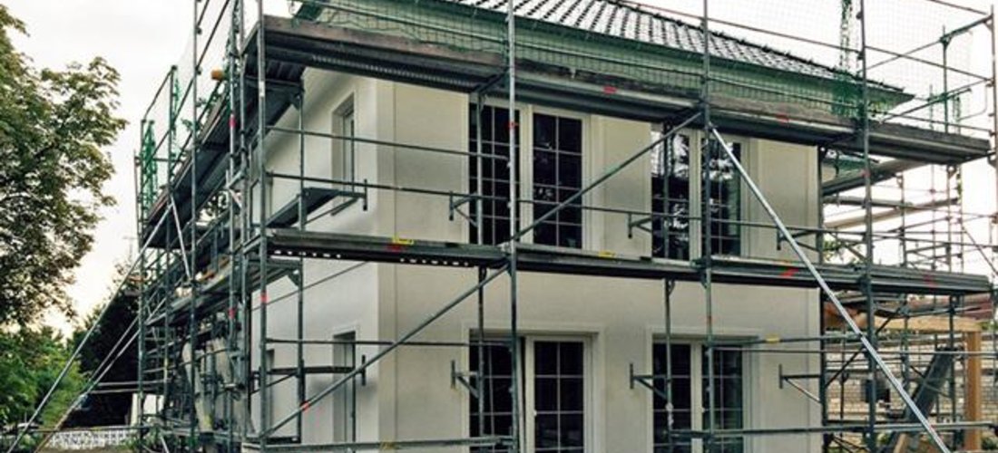 In Kleinmanchow hat eine Bauherrenfamilie ihre Stadtvilla mit einer Wärmepumpe ausgestattet. Foto: Roth