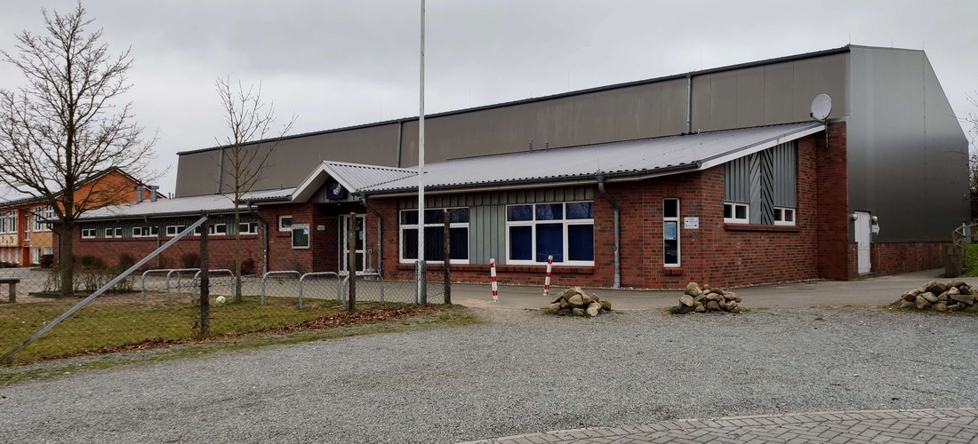 Eine 69 kW Erdwärmepumpe versorgt die Mehrzweckhalle des TSV Sieverstedt. (Foto: waermepumpe-regional.de)