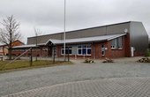 Eine 69 kW Erdwärmepumpe versorgt die Mehrzweckhalle des TSV Sieverstedt. (Foto: waermepumpe-regional.de)