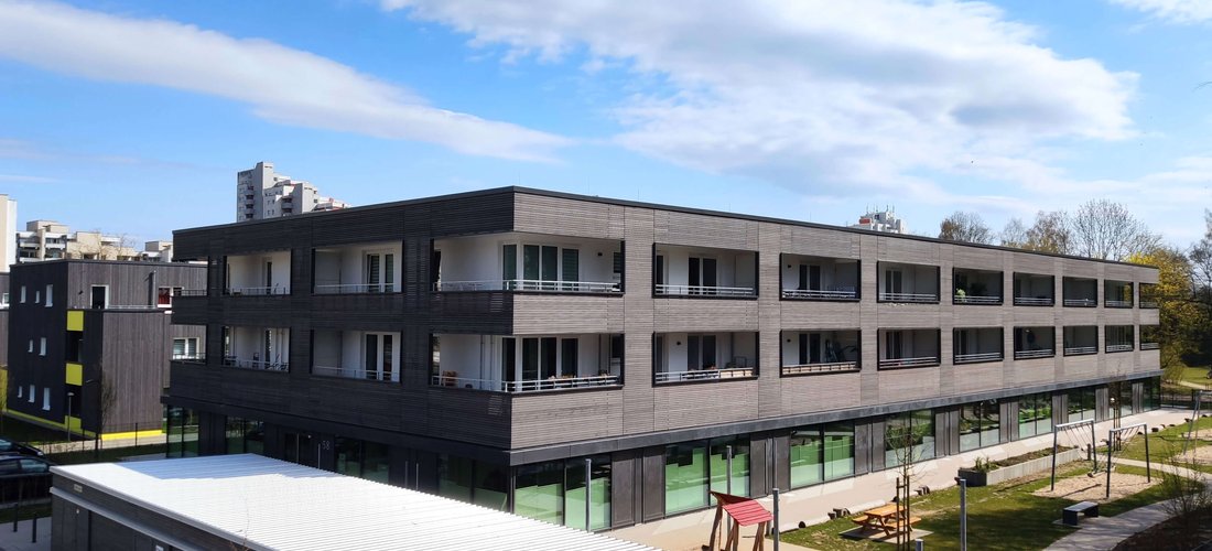 Das Atrium-Haus in der Otto-Brenner-Allee in Tenever in Bremen wird mit einer Gas-Wärmepumpe mit Eisspeicher beheizt. (Foto: waermepumpe-regional.de)