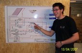 Einbau der Wärmepumpe im Hamburger Schwimmbad in Billstedt (Foto: SOLKAV e.U.)