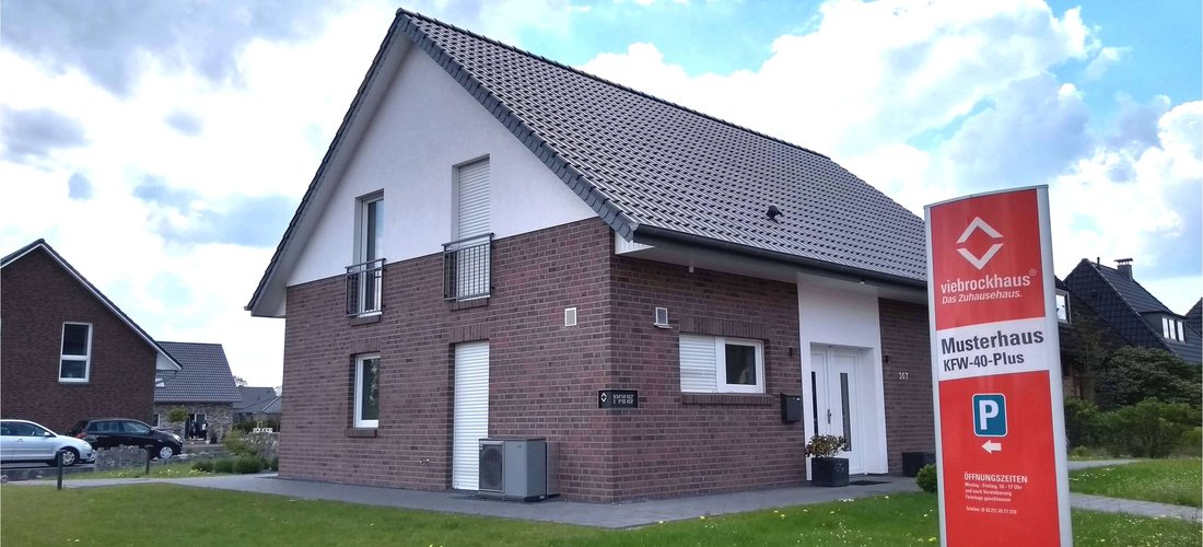 Das 2017 gebaute Viebrockhaus-Musterhaus in Neumünster erreicht mit Wärmepumpe und Dämmung den KfW-Effizienz 40 Plus-Standard. (Foto: waermepumpe-regional.de)