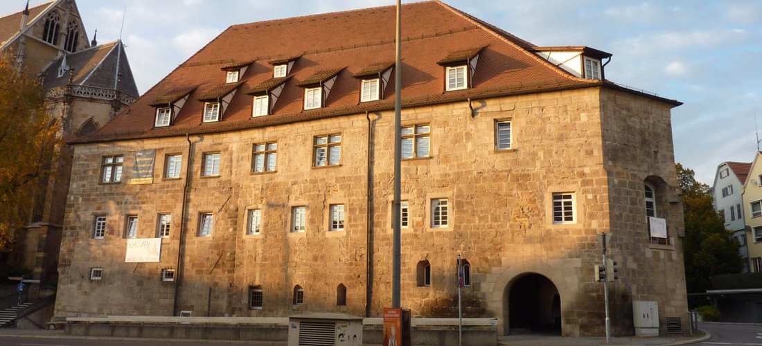 Im Salemer Pfleghof in Esslingen nutzt seit 2014 eine elektrische Wärmepumpe die Wärme des Abwassers. (Foto: commons.wikimedia.org / CC0 1.0)