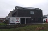 Mit einer Photovoltaik-Anlage von SunPower und einer Tesla-Powerwall-Hausbatterie kann man sich selbst mit Solarstrom versorgen (Foto: waermepumpe-regional.de)