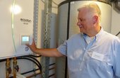 Frank Börsch, Vermieter des Ferienhauses, ist gleichzeitig Geschäftsführer eines Handwerksunternehmens mit dem Schwerpunkt auf Wärmepumpen und Klimatechnik. Foto: Börsch