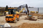 Im Dettenhausener Gewerbegebiet Kuchenäcker entsteht die neue Energiezentrale der swt. Im Hintergrund laufen die Bauarbeiten für die neue Lagerhalle der Alfred Ritter GmbH & Co. KG. (Foto: swt/ Schermaul)