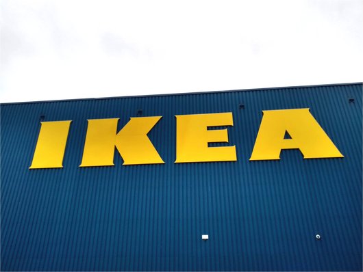 Das IKEA Einrichtungshaus in Lübeck nutzt 161 Erdwärmesonden zum Heizen und Kühlen. (Foto: waermepumpe-regional.de) Das IKEA Einrichtungshaus in Lübeck nutzt 161 Erdwärmesonden zum Heizen und Kühlen. (Foto: waermepumpe-regional.de)
